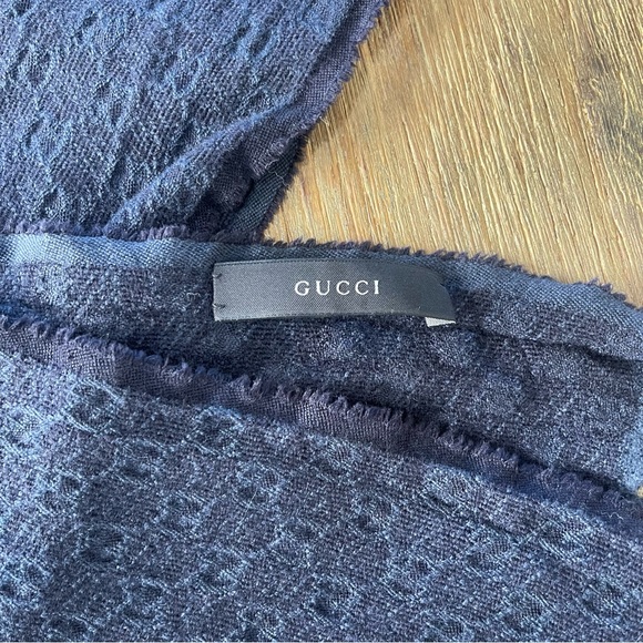 GUCCI Wool Printed Scarf 🧣 - Picture 3 of 5